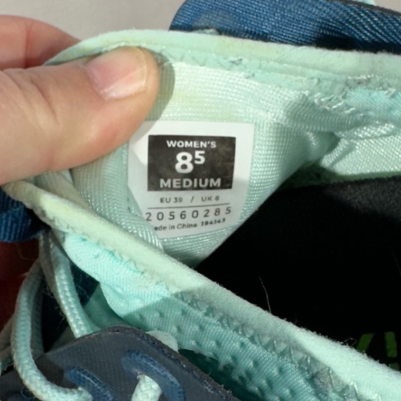 Karu Women’s Atom Running Shoe size 8.5 medium - Picture 6 of 6